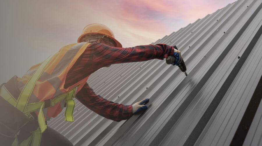 Professional gutter cleaning in Royal, AR